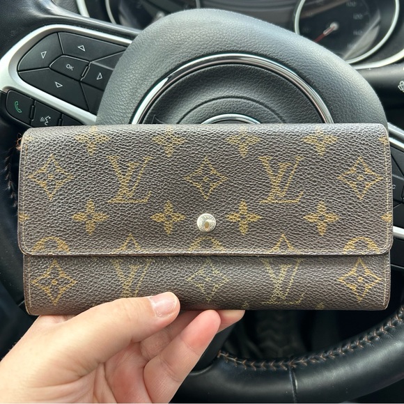 Louis Vuitton Handbags - Authentic Louis Vuitton Sarah Wallet Excellent condition